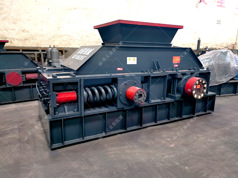 處理玄武巖、鵝卵石成沙的小型對輥制砂機產量多大？