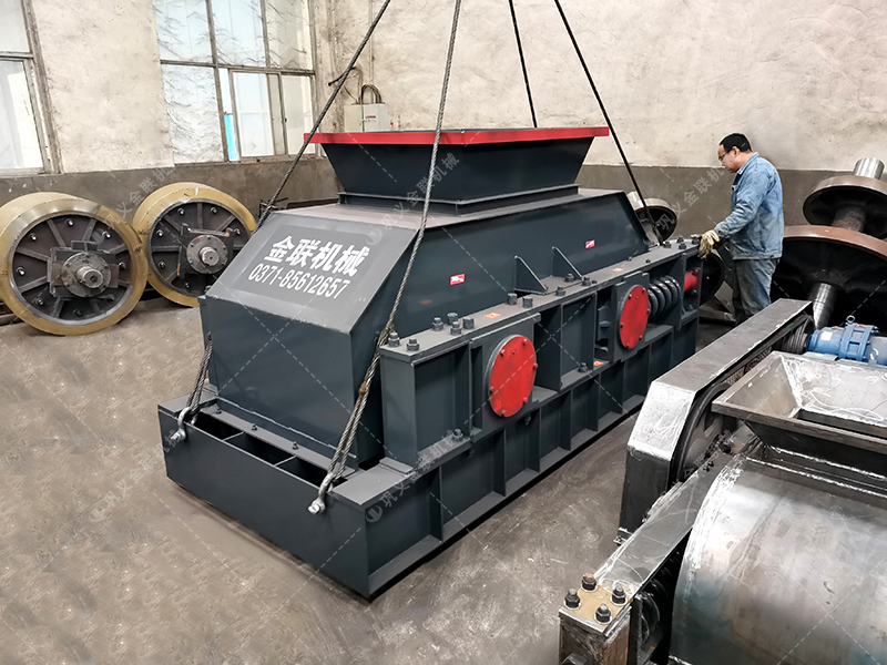 處理玄武巖、鵝卵石成沙的小型對輥制砂機產量多大？