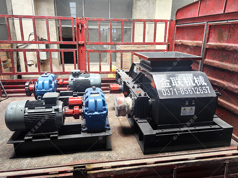 2PG800x600中型直連式對輥破碎機發往廣西  