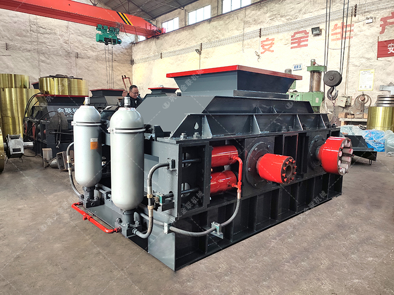 大型直連式液壓對輥制砂機(jī)-液壓對輥破碎機(jī)發(fā)往湖北