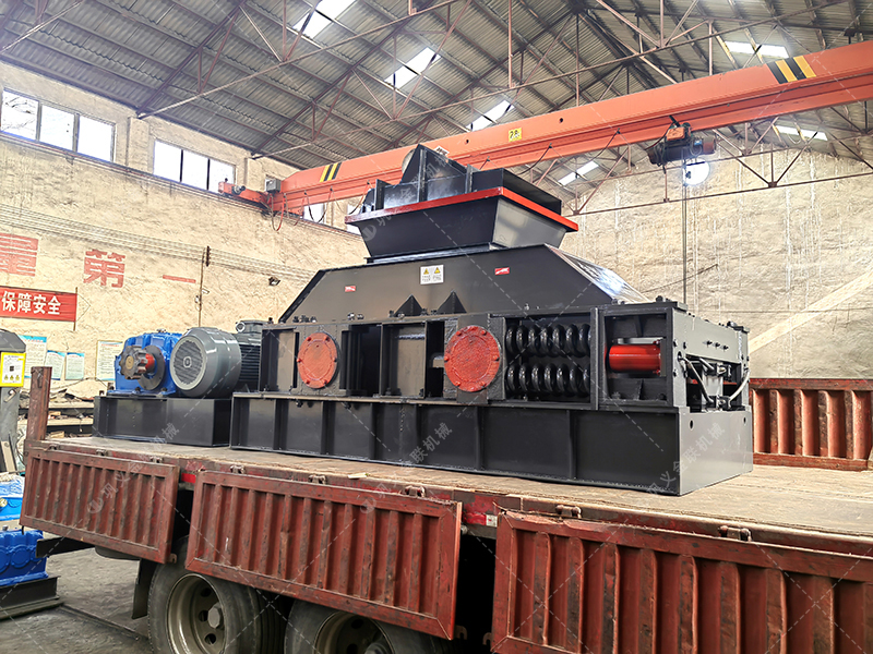 1200x800半自動液壓對輥破碎機發(fā)貨圖片