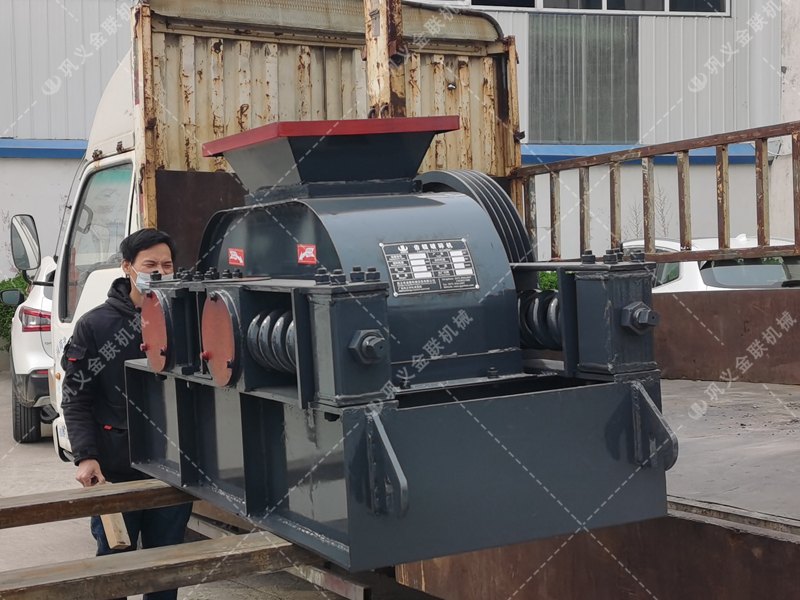 2pg400X250小型對輥破碎機發(fā)貨圖片_發(fā)往湖南長沙_破碎石英沙