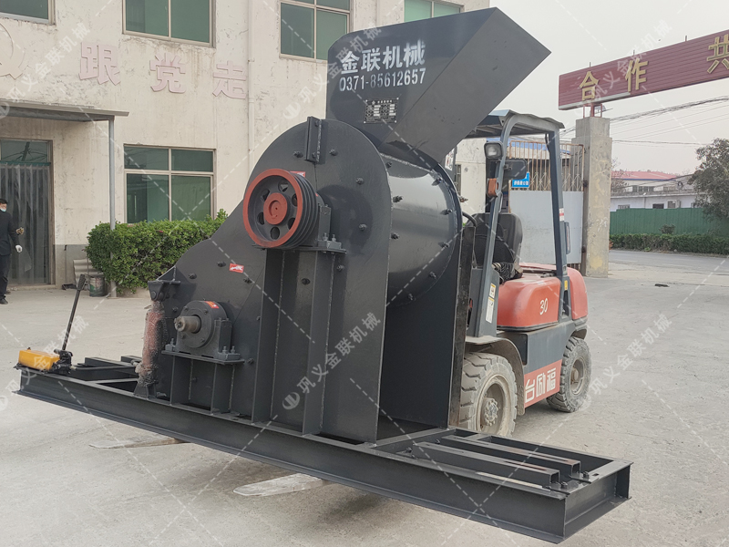 兩臺(tái)800X800雙級(jí)粉碎機(jī)發(fā)貨圖片_發(fā)往廣西南寧_破碎鐵礦石
