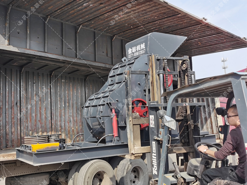 兩臺(tái)800X800雙級(jí)粉碎機(jī)發(fā)貨圖片_發(fā)往廣西南寧_破碎鐵礦石