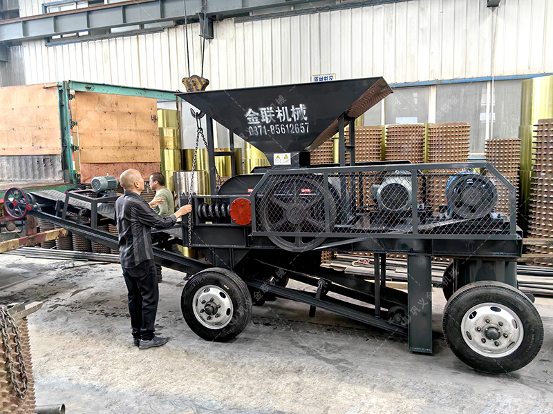 2PG小型移動對輥破碎機發(fā)貨現(xiàn)場圖片_發(fā)往江西撫州
