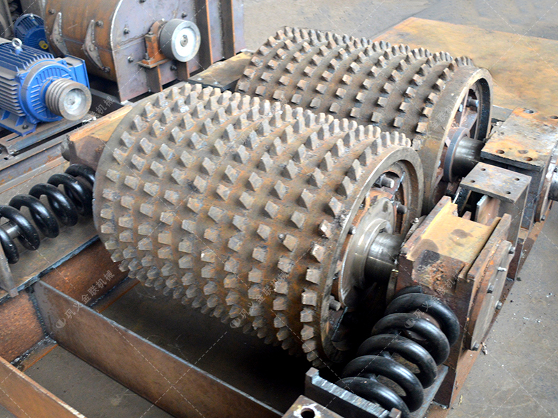 煤矸石雙齒輥破碎機(jī)產(chǎn)能多少？多少錢？