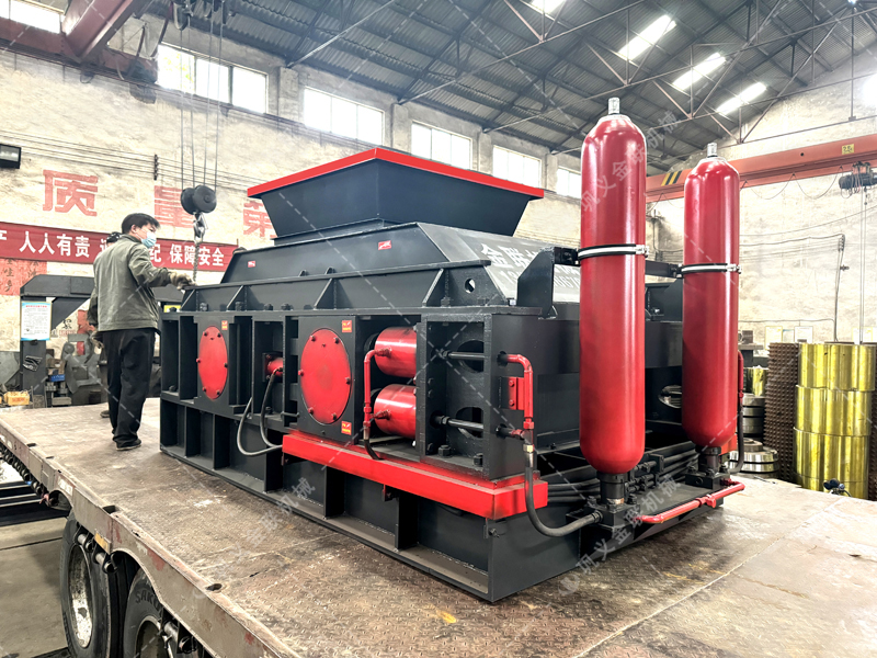 低轉(zhuǎn)速高壓力對輥制砂機，憑什么成為高品質(zhì)機制砂的 “粒形守護(hù)神”？